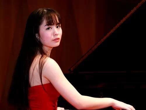 Alice Sara Ott Alice Sara Ott famous pianist Pinterest Pianos