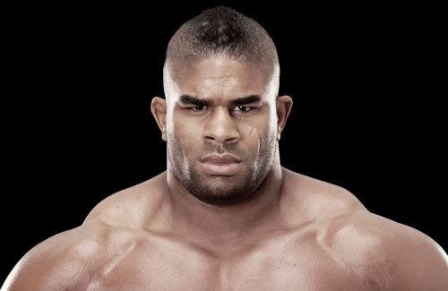 alistair-overeem-7c93827c-a578-492e-b3f0-3eab2a0a73f-resize-750.jpeg