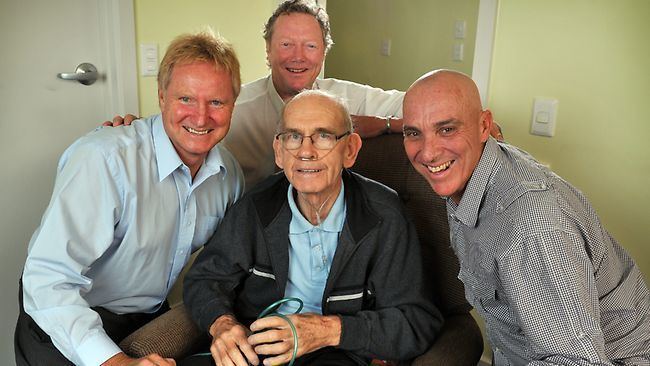 Allan Jeans Tributes pour in after AFL legend Allan Jeans dies at age