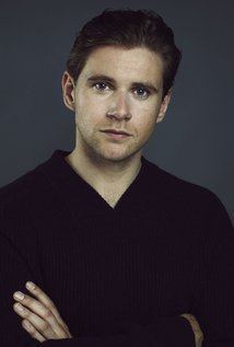 Allen Leech iamediaimdbcomimagesMMV5BNTkwNTg5NzgzNF5BMl5