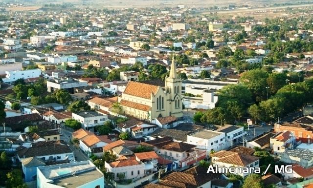 Almenara, Minas Gerais Homem esfaqueado em rua do Centro de Almenara