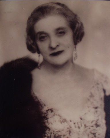 Almina Herbert, Countess of Carnarvon httpssmediacacheak0pinimgcomoriginalsfa