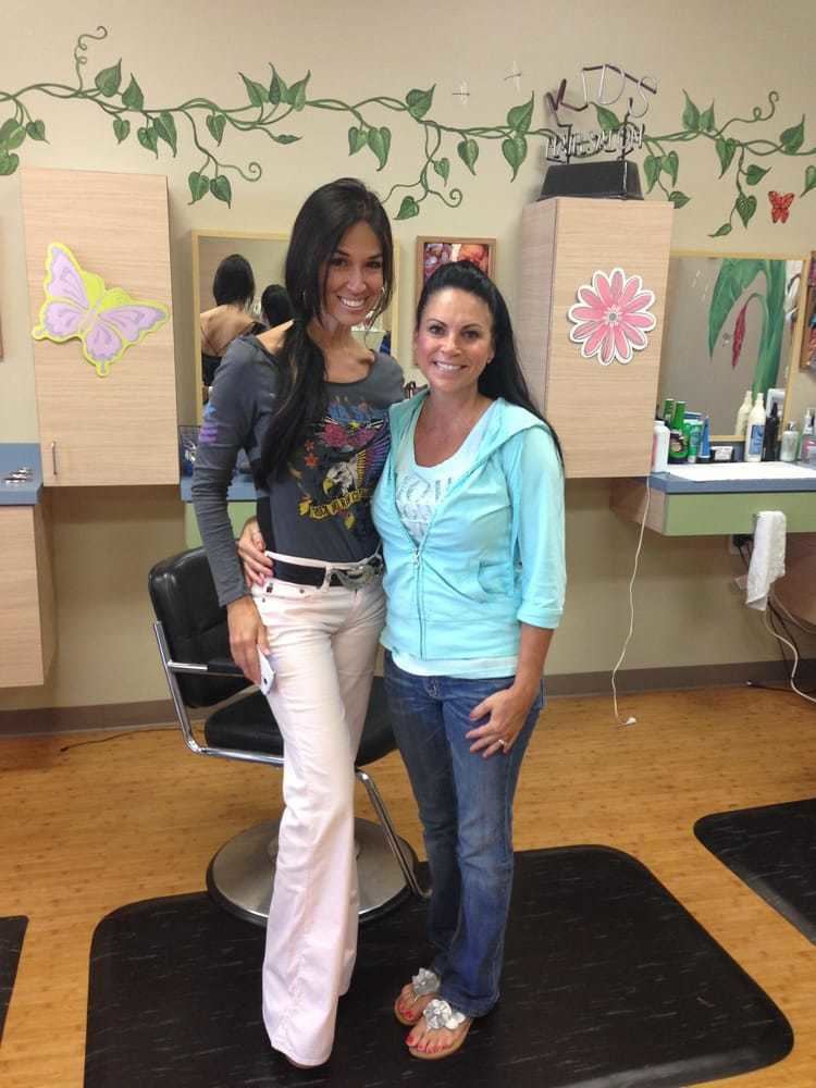 Aloha Taylor from Fox 5 at Kids Hair Salon