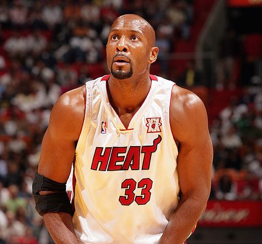 Alonzo Mourning Alonzo Mourning and the NBA39s Iron Men Triangle Offense