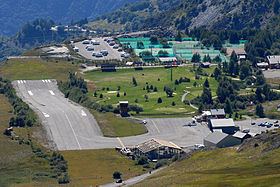 Alpe d'Huez Airport httpsuploadwikimediaorgwikipediacommonsthu