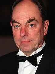 Alun Armstrong wwwhellomagazinecomimagenesprofilesalunarms