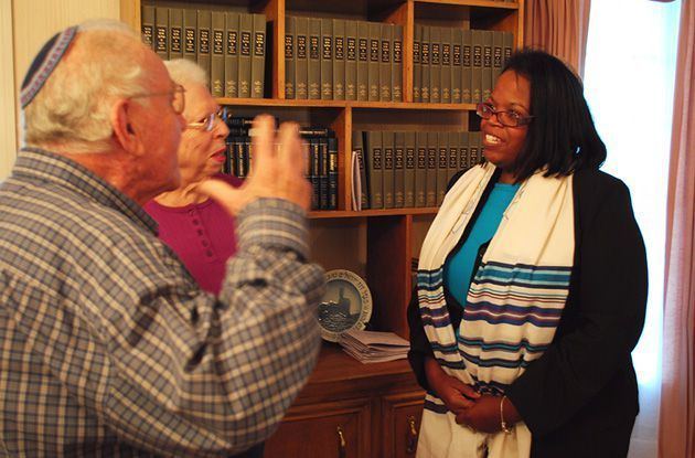 Alysa Stanton Shalom Yall New Rabbi Lights Up Southern Town The Forward