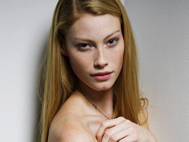 Alyssa Sutherland kingoftheflatscreencomwpcontentuploads201503