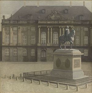 Amalienborg Square, Copenhagen httpsuploadwikimediaorgwikipediacommonsthu