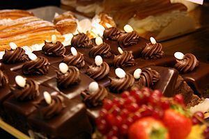 Amandine (dessert) httpsuploadwikimediaorgwikipediacommonsthu