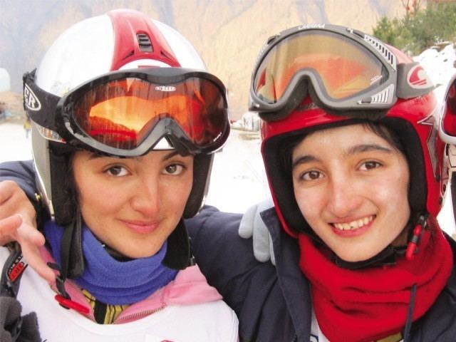 Amina Wali Sisters Afra and Amina Wali First Ever Pakistani Muslim Gold