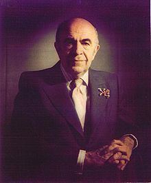 Amir-Abbas Hoveyda httpsuploadwikimediaorgwikipediacommonsthu