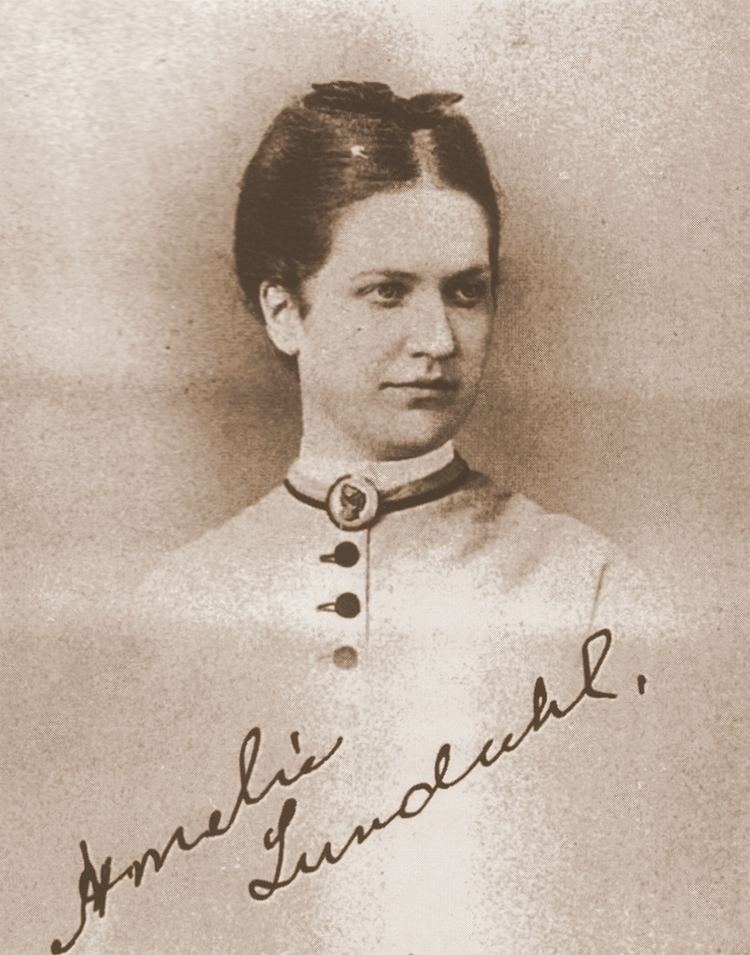 Amelie Helga Lundahl