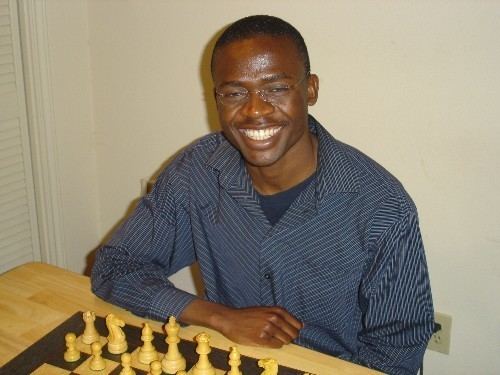 Afrecult - Amon Simutowe é o génio do xadrez da Zâmbia, o primeiro grande  mestre de xadrez da África subsaariana e o terceiro grande mestre de xadrez  negro da história. Ele ganhou