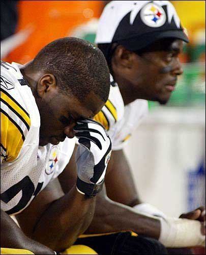 Amos Zereoué Photo Pittsburgh Steelers players Amos Zereoue left and Plaxico
