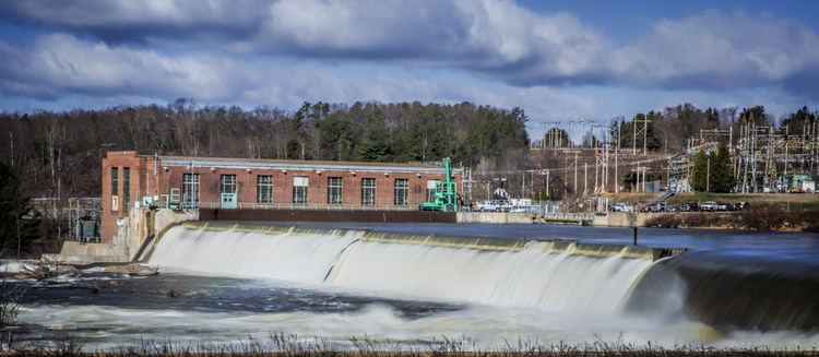 Amoskeag Falls Amoskeag Falls Dam Manchester New Hampshire April 15 20 Joe