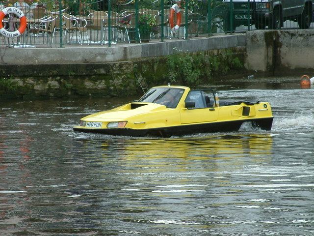 Amphibious automobile