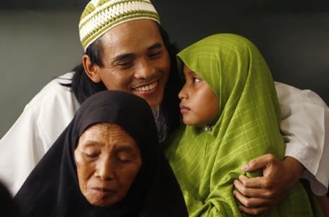 Amrozi bin Nurhasyim Last embrace Families visit defiant Bali killers World theage