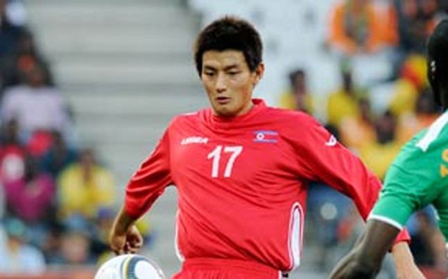 An Yong-hak El jugador de Corea del Norte An YongHak entrenar con el C