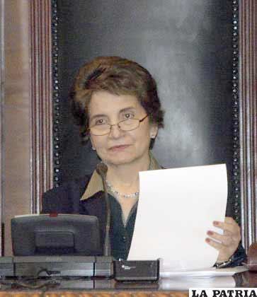 Ana María Romero de Campero Anamarquot una presencia conciliadora en la presidencia del Senado