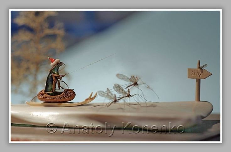 Anatoly Konenko Microminiature sculpture Mosquitos pulling Troika by