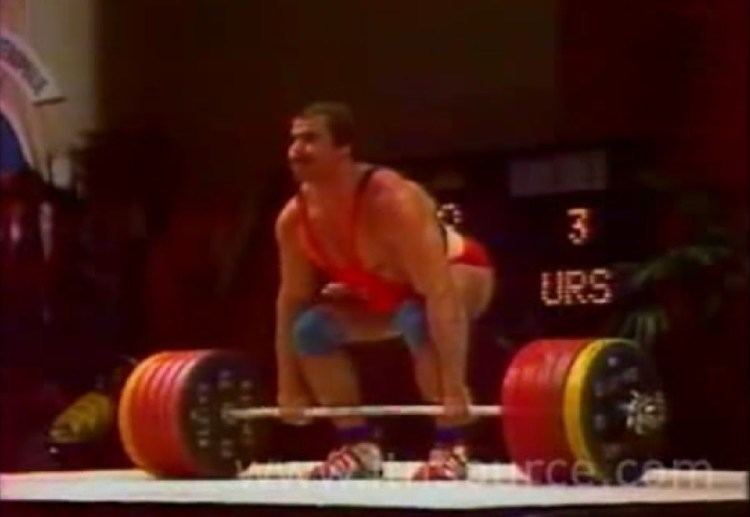 Stetsiuk Weightlifting - Anatoly Pisarenko (URSS) Uno de los hombres mas  fuertes de todos los tiempos, con 125kg de Peso corporal llegó levantar  265kg en Clean & Jerk. Según testigos oculares en