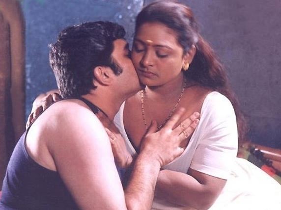 Scene from Ancharakkulla Vandi, a 1989 Indian Malayalam film starring Rajeev and Uma Maheswari.