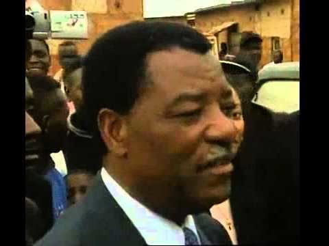 Anderson Mazoka RARE VIDEO OF ANDERSON MAZOKA VOTING IN THE 2001 ELECTIONS