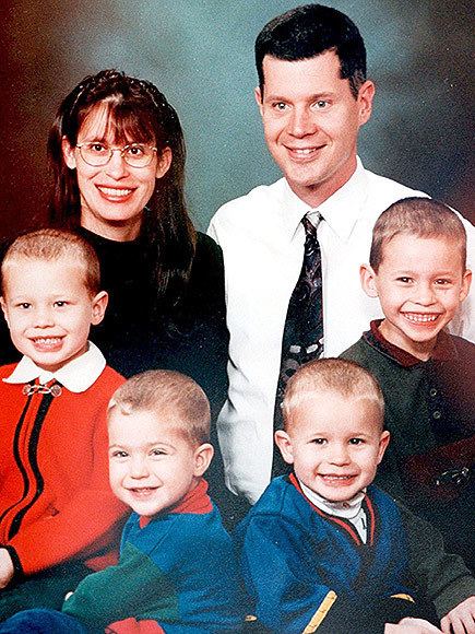 Andrea Yates smiling with her husband, Russell, and their four boys, John, Luke, Paul, and Noah