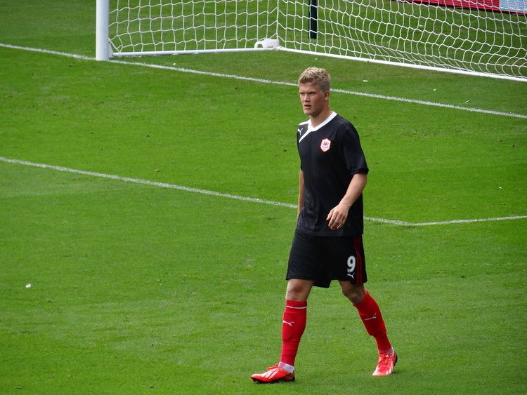 Andreas Cornelius FileAndreas Cornelius warming up for Cardiff Cityjpg