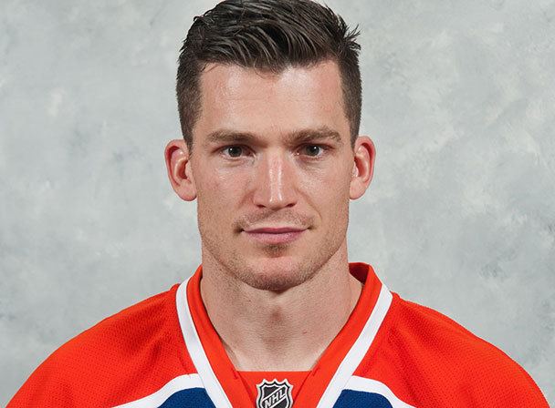 Andrew Ference Andrew Ference NHL Oilers Captain Marching In Edmonton