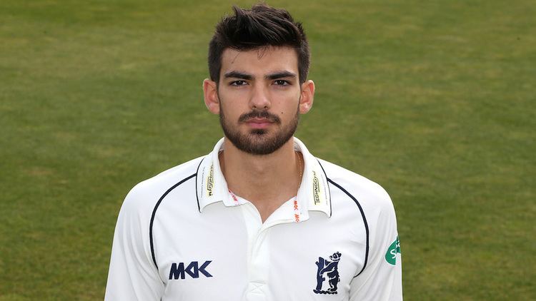 Andrew Umeed Andrew Umeed takes flight with debut century for Warwickshire