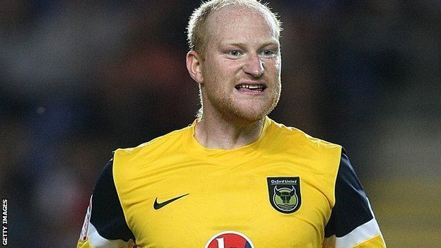 Andrew Whing BBC Sport Andy Whing signs new Oxford United deal