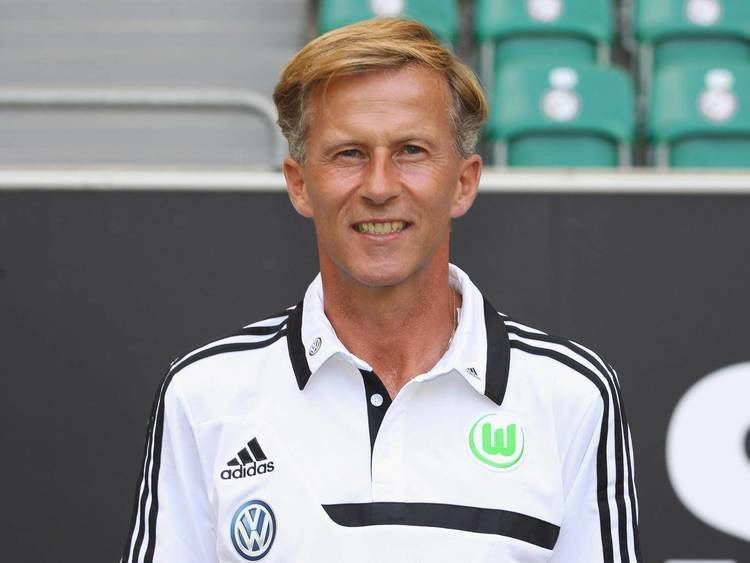 Andries Jonker Arsenal appoint Andries Jonker Wolfsburg assistant