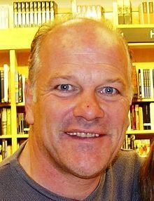 Andy Gray (footballer, born 1955) httpsuploadwikimediaorgwikipediacommonsthu