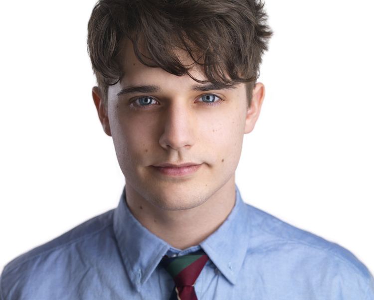 Andy Mientus Exclusive Andy Mientus Talks Being Pied Piper On The CW39s