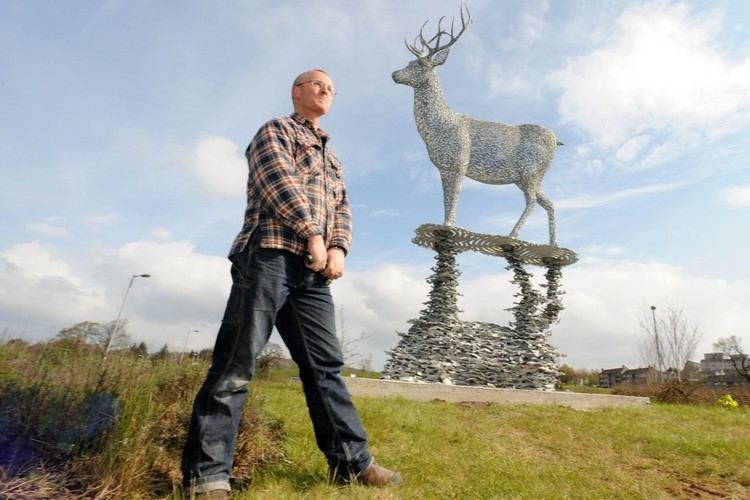 Andy Scott (sculptor) Andy Scott unveils Lomondgate stag sculpture April 2012