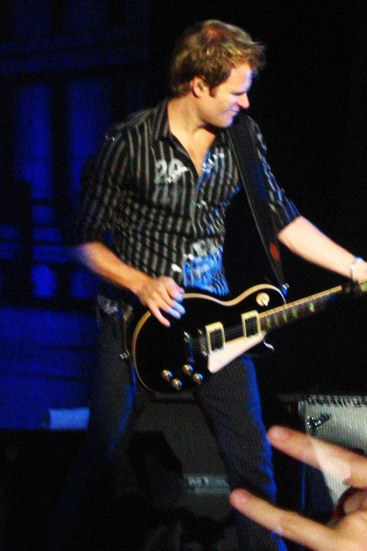 Andy Taylor (guitarist) FileAndy Taylor Bogota 2008JPG Wikimedia Commons