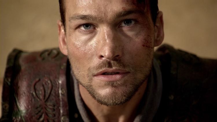 Andy Whitfield as Spartacus, looking up in a television series scene from Spartacus: Blood and Sand (2010).