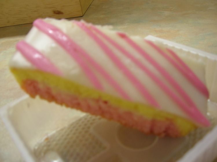 Angel cake httpsuploadwikimediaorgwikipediacommonsff
