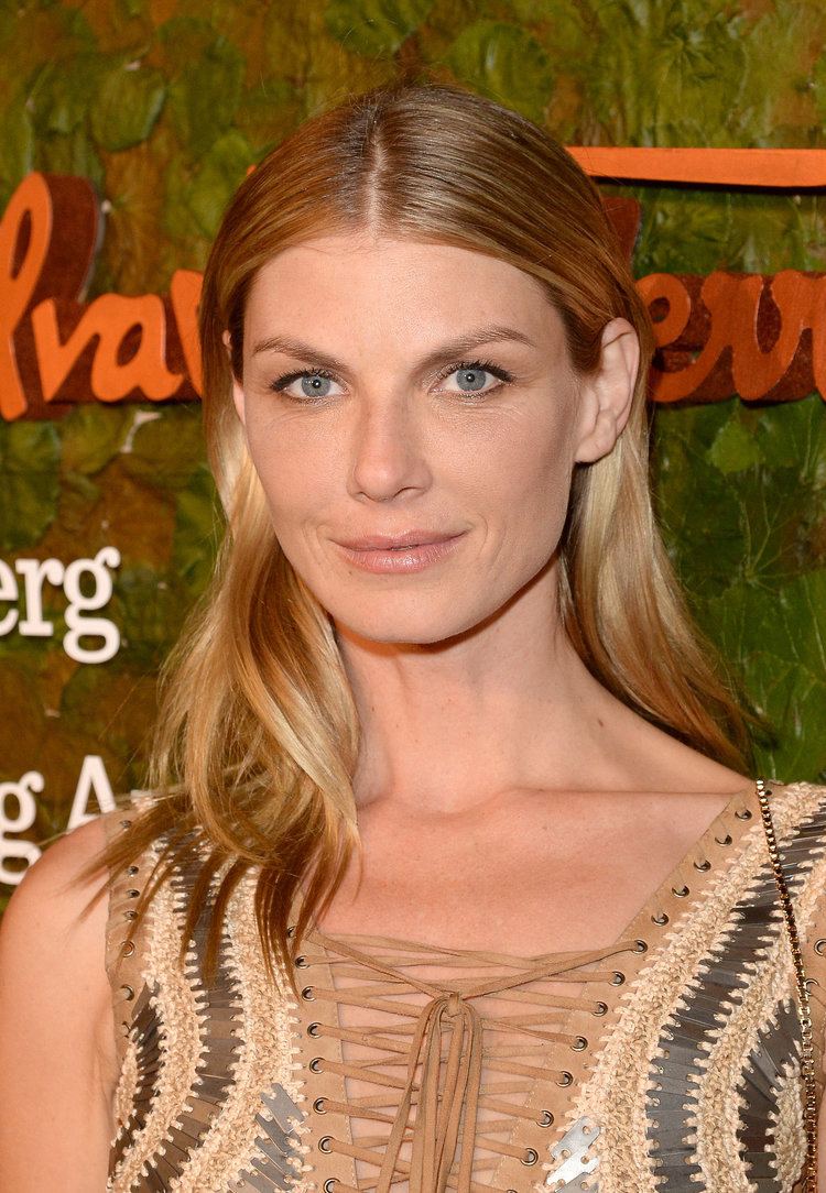 Angela Lindvall Angela Lindvall proves that the wet hair look can be