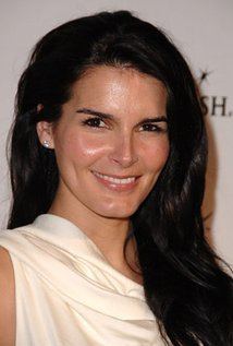 Angie Harmon iamediaimdbcomimagesMMV5BMTM0Njg1NTQ1NV5BMl5