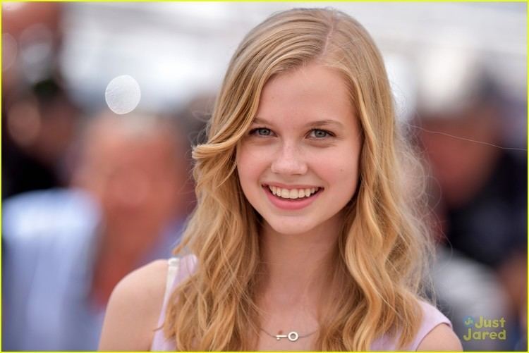 Angourie Rice Angourie Rice Gets Kiss From Ryan Gosling At 39The Nice Guys39 Cannes