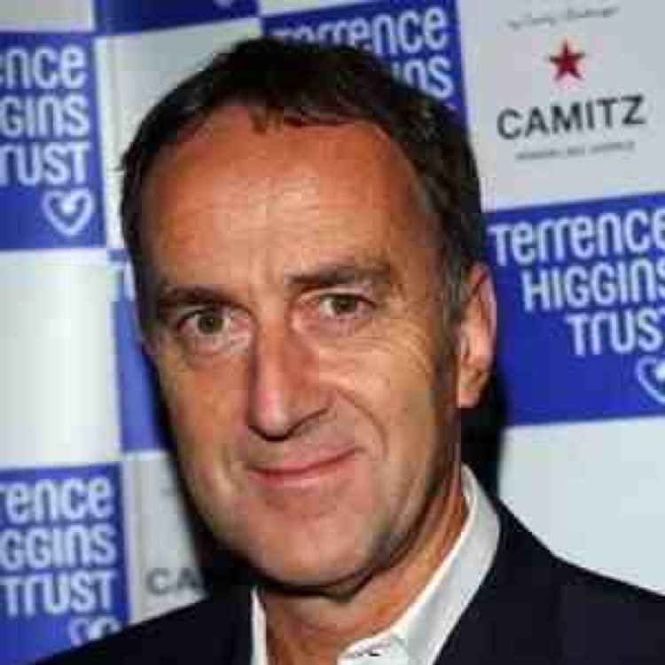 Angus Deayton httpspbstwimgcomprofileimages4477399021183