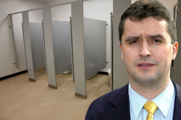 Angus MacNeil Confused MP shuts himself in TOILET during EU vote after