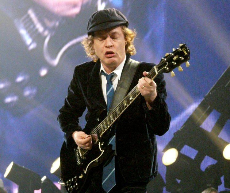 Angus Young Angus Young Wikipedia the free encyclopedia