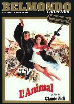 Jean-Paul Belmondo and Raquel Welch are smiling and swinging on a woody vine while Jean-Paul is wearing a gorilla costume and Raquel Welch is wearing a white dress in the movie poster of the 1977 film, L'Animal