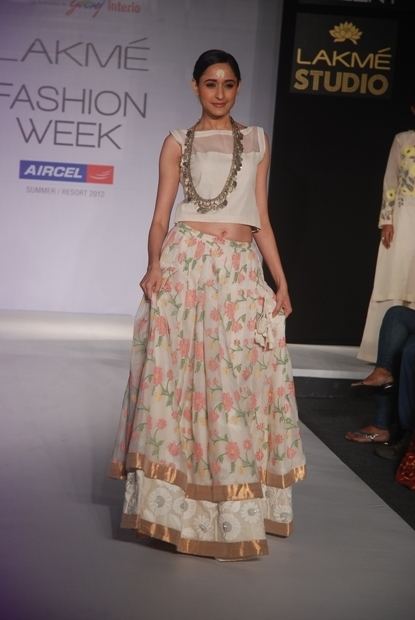 Anjana Seth Anjana Seth at lakme fashion week with models Dumkhum