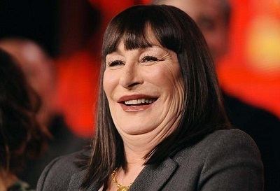 Anjelica Huston How Anjelica Huston39s Pillow Face is Explained Famous