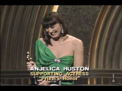 Anjelica Huston Anjelica Huston Wins Supporting Actress 1986 Oscars YouTube